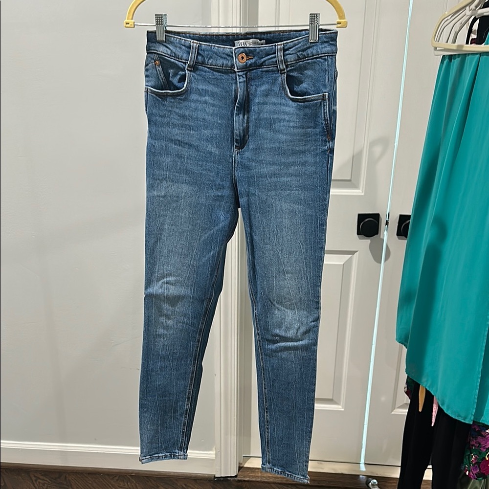 Zara Blue Skinny Jeans with Distressed Detailing
